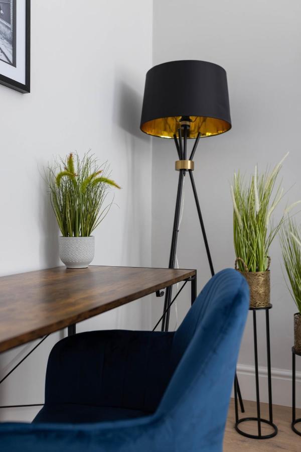 Modern & Stylish Home At The Corner Of Famous Penny Lane In Liverpool Eksteriør bilde